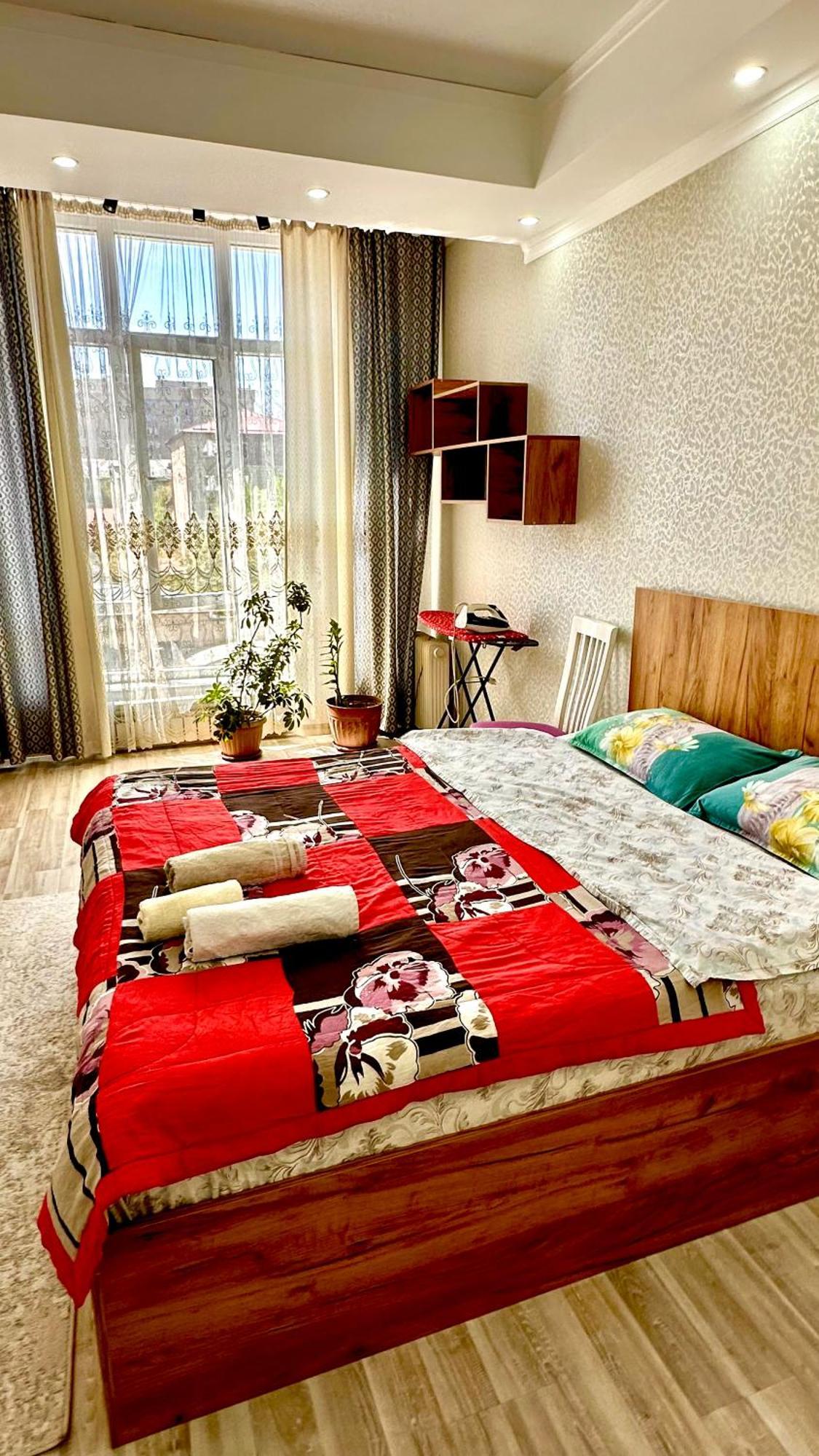 Central Apartment Bisjkek Eksteriør bilde